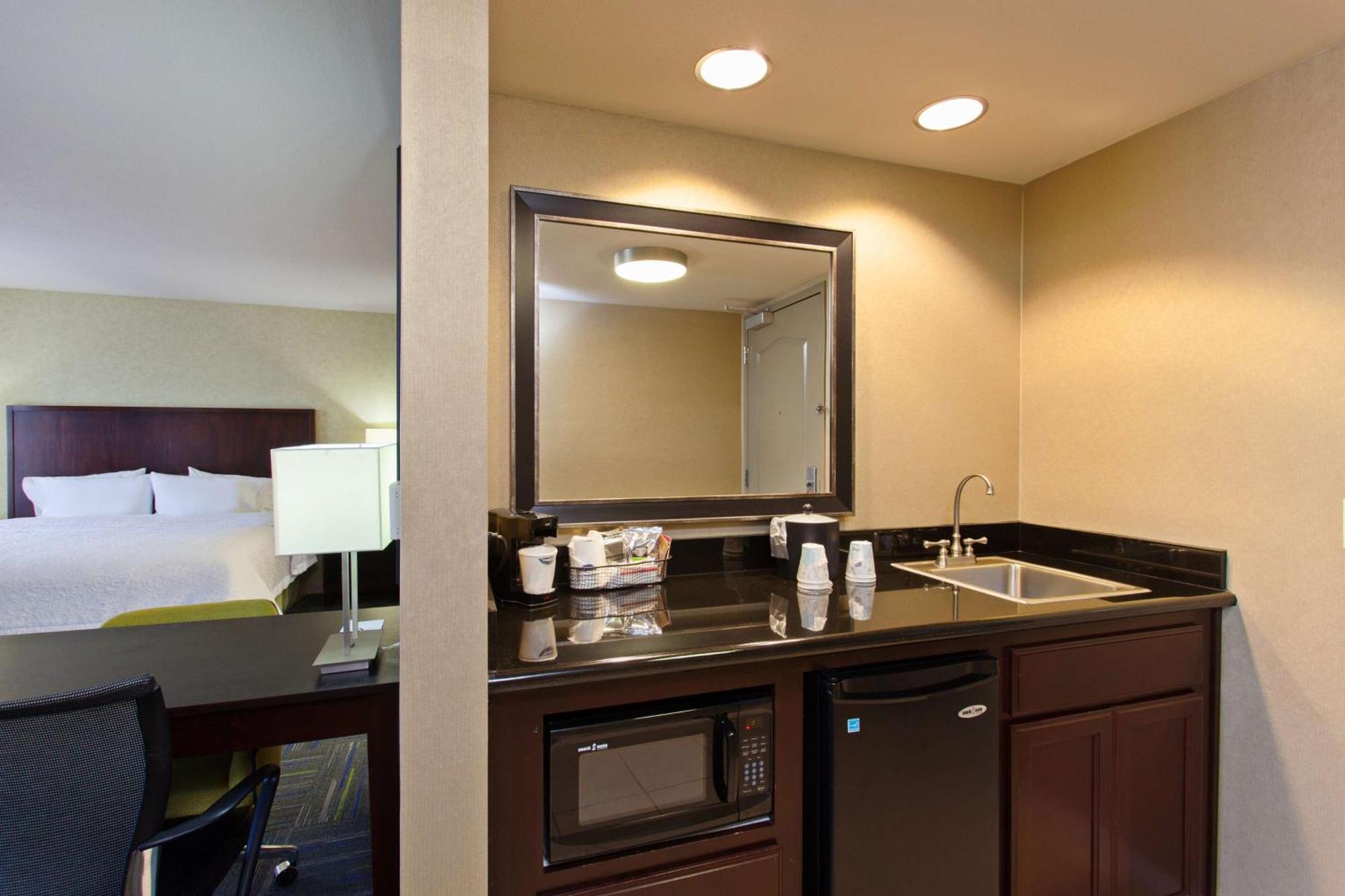 Hampton Inn And Suites Merced Exterior photo
