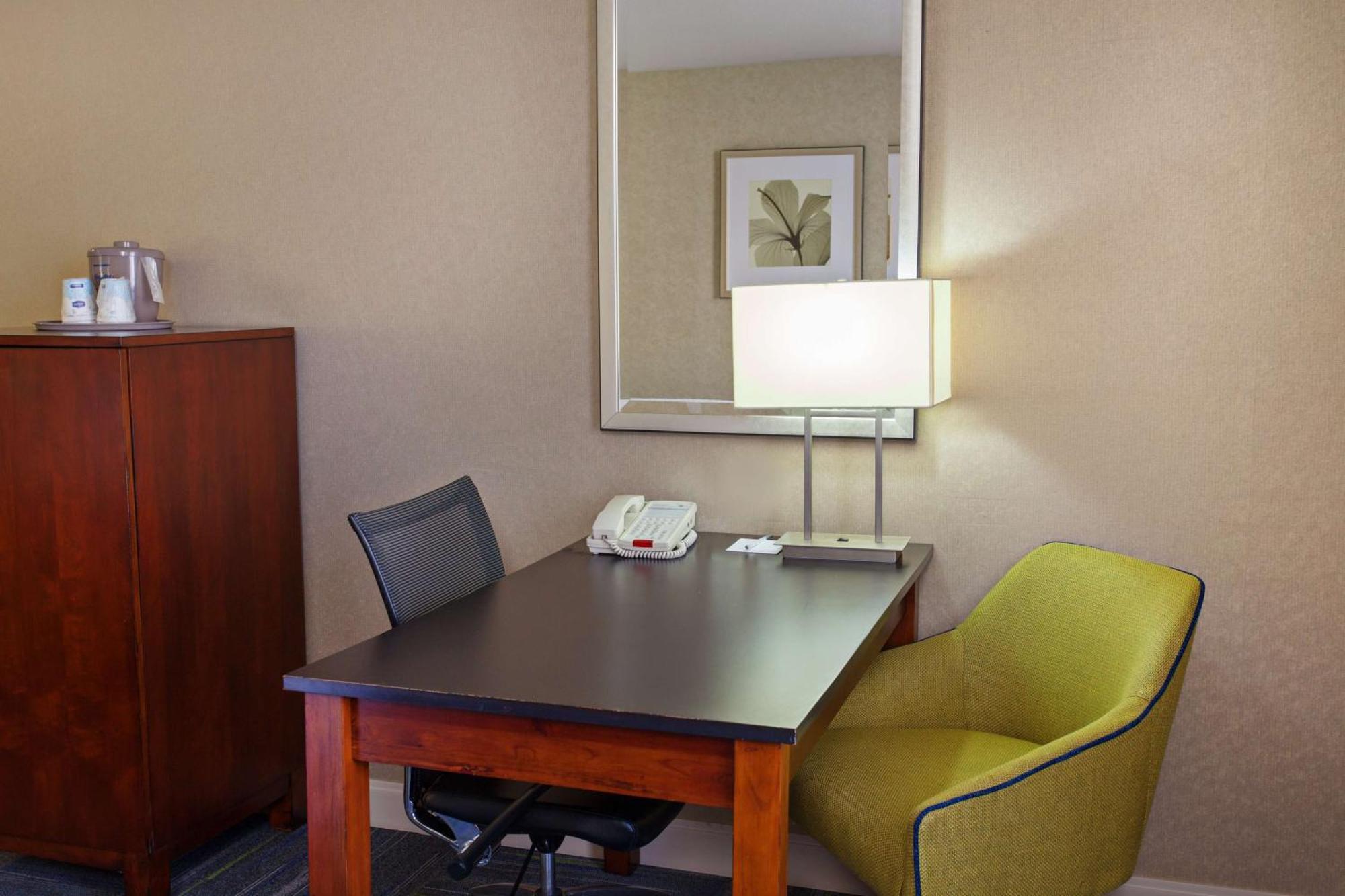 Hampton Inn And Suites Merced Exterior photo