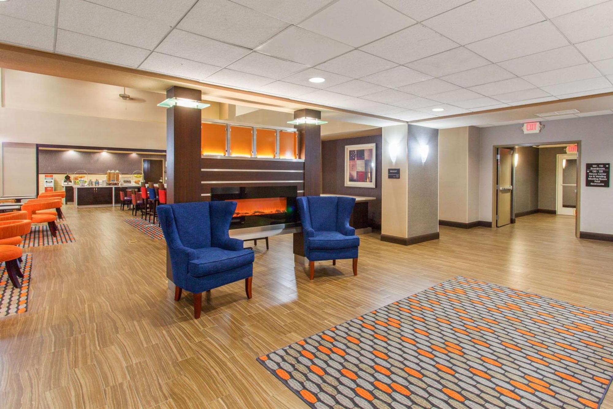 Hampton Inn And Suites Merced Exterior photo